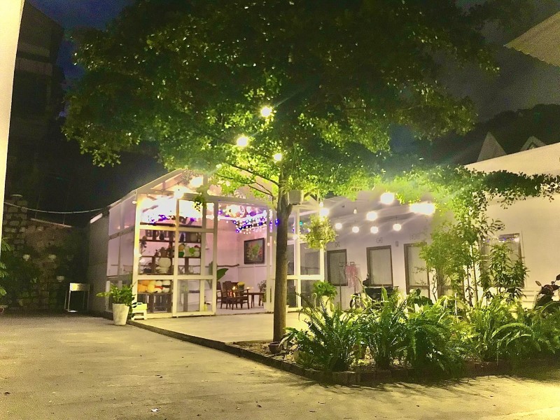 Abahi Homestay Đà Lạt có bếp và sân vườn không? Abahi Homestay Đà Lạt có bếp và sân vườn không?