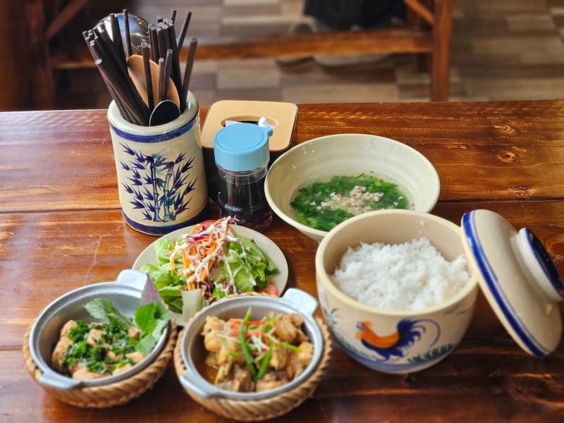 Bà Châm Quán Đà Lạt: Quán cơm gia đình có đáng trải nghiệm? Bà Châm Quán