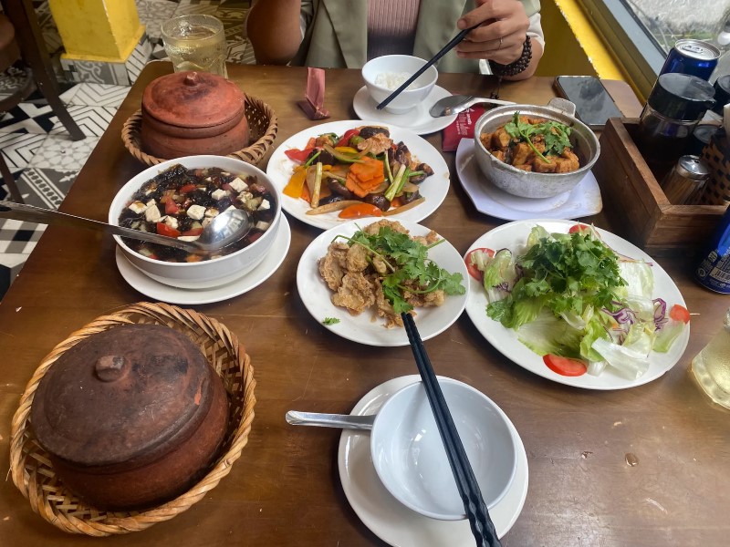 Cơm Niêu Đèn Lồng