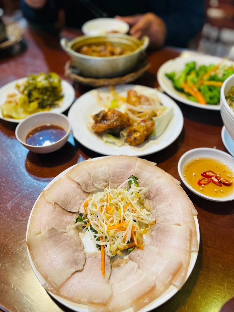 Cơm niêu Hương Việt