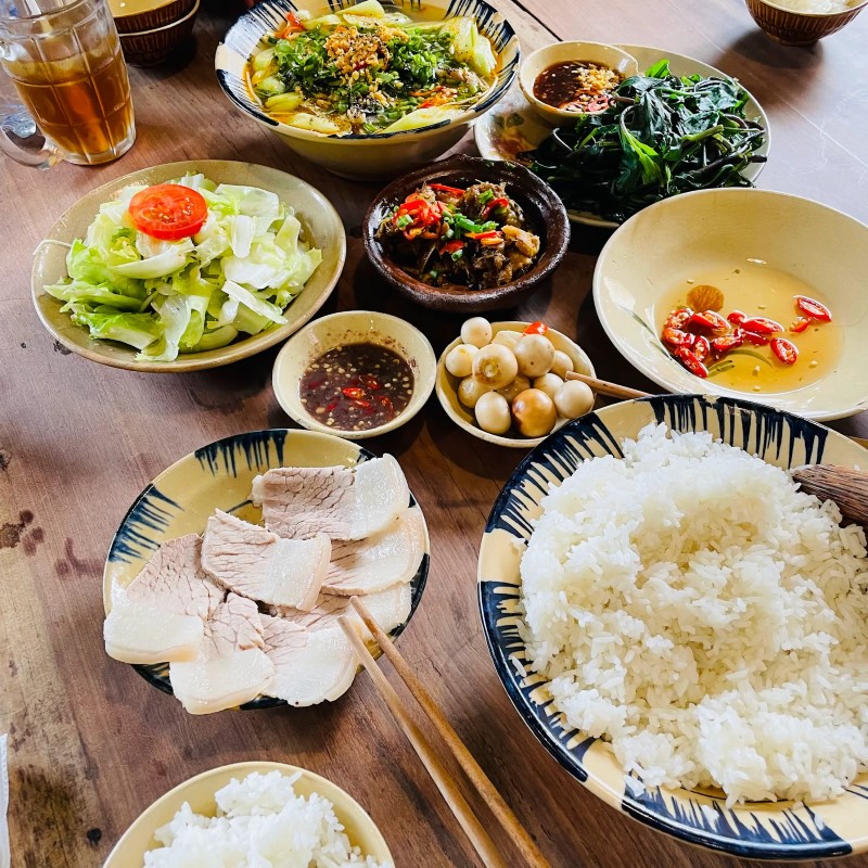 Cơm tiệm A Vũ Đà Lạt có gì đặc biệt? Review thực tế Cơm tiệm A Vũ