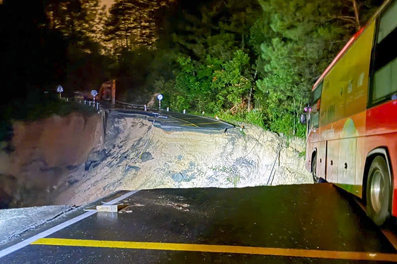 đèo Mimosa sạt lở