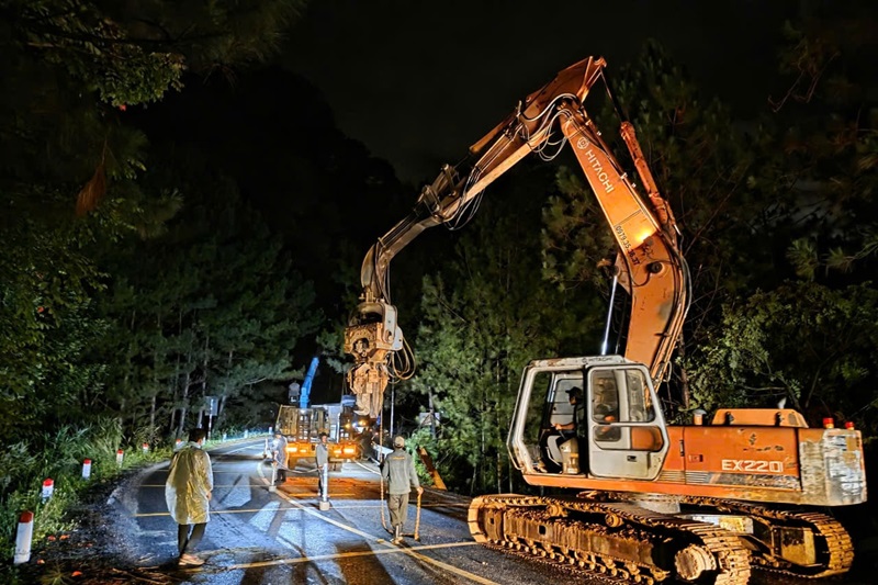 đèo Mimosa sạt lở