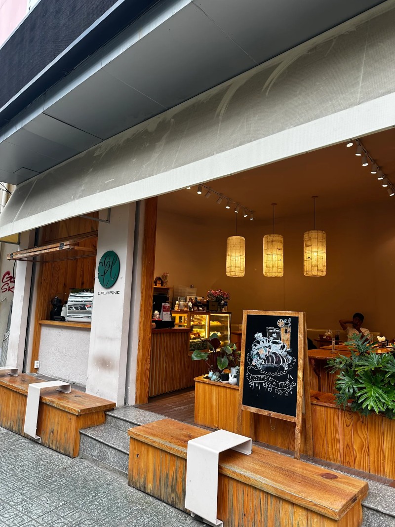 La Lapine - Bakery & Coffee