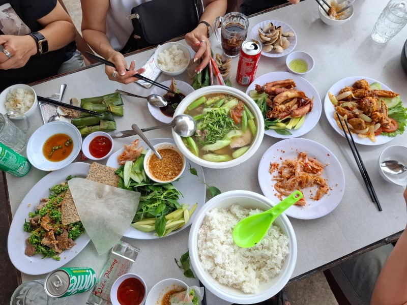 Quán ăn Hương Rừng