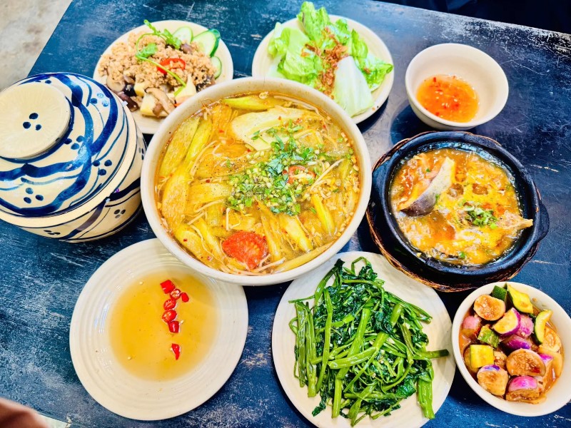 Tiệm Cơm Hồi Nớ