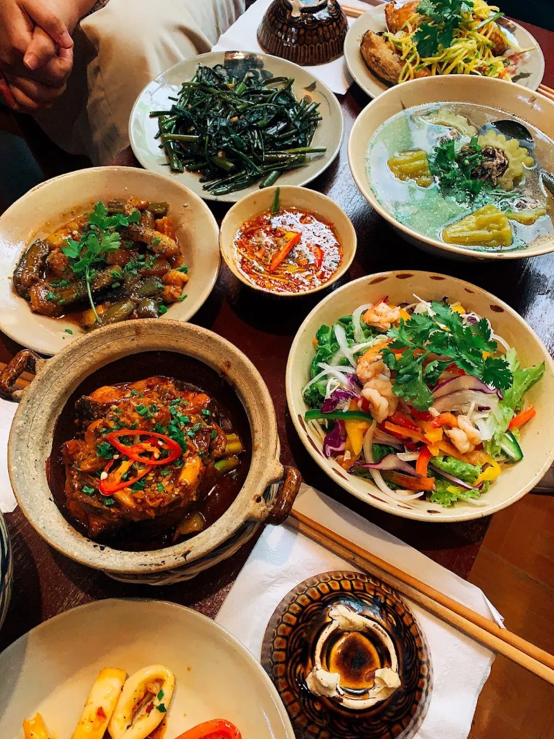 Tiệm Cơm Út Hiền