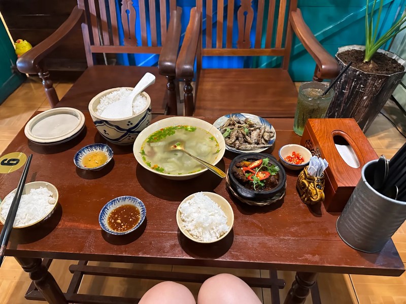 Tiệm Cơm Út Hiền