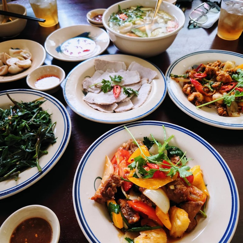 Tiệm Cơm Út Hiền