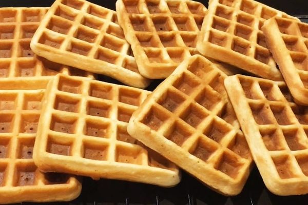 cach lam banh waffle cho be 2
