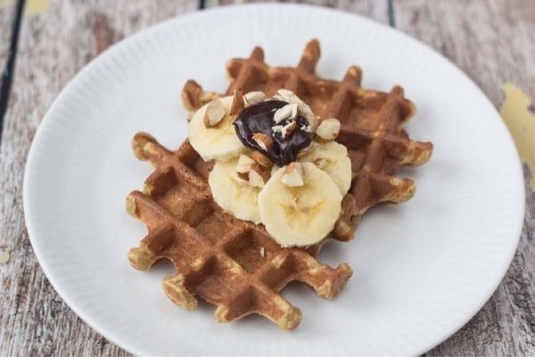 cach lam banh waffle chuoi 1
