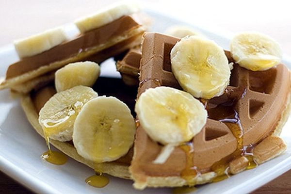 cach lam banh waffle chuoi 2