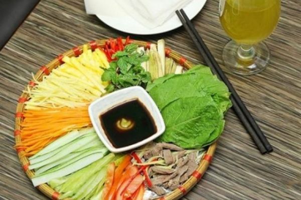 Cách làm bò cuốn lá cải tươi mát đổi vị ngày hè cach lam bo cuon la cai 2