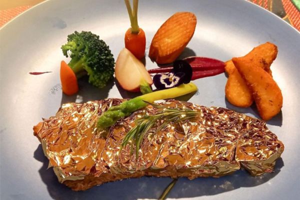 Cách làm bò dát vàng cao cấp sang trọng kiểu nhà hàng cach lam bo dat vang 1