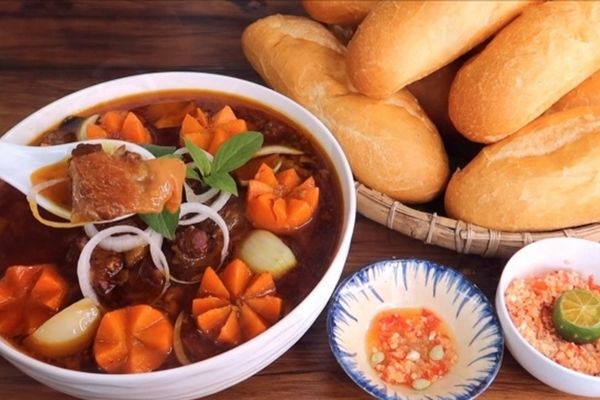 Cách làm bò kho bánh mì đậm đà ngon tròn vị bò cach lam bo kho banh mi 3