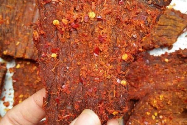 Cách làm bò khô miếng cay cay ăn vặt tuyệt ngon cach lam bo kho mieng 1