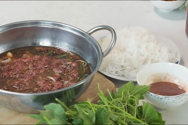 Cách làm bò nhúng mắm ruốc rau lang đậm đà vị quê cach lam bo nhung mam ruoc rau lang 1