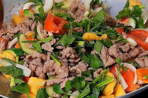 Cách làm bò xào chua ngọt đưa cơm dễ làm tại nhà cach lam bo xao chua ngot 1