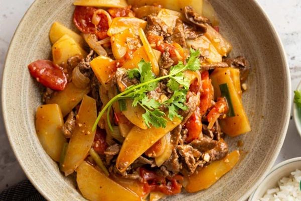 Cách làm bò xào khoai tây đơn giản đủ chất ngon cơm cach lam bo xao khoai tay 2