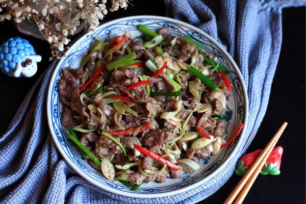 Cách làm bò xào sả ớt cay thơm hấp dẫn lạ miệng cach lam bo xao sa ot 1