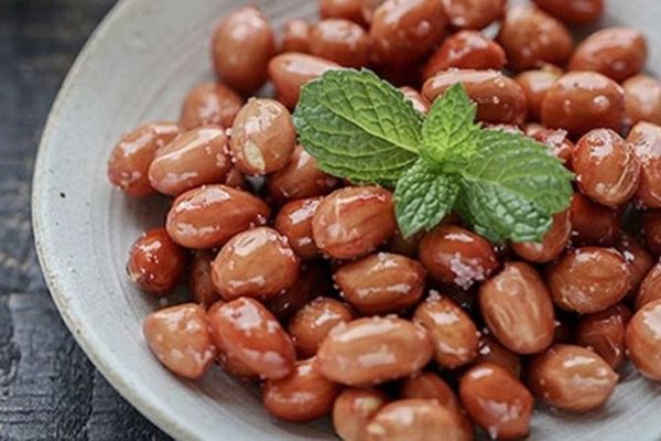 Cách làm đậu phộng rang thơm giòn bằng chảo chống dính cach lam dau phong rang 1