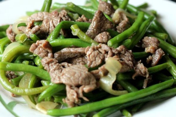 Cách làm đậu que xào thịt đậm đà chuẩn vị mẹ nấu cach lam dau que xao thit 2