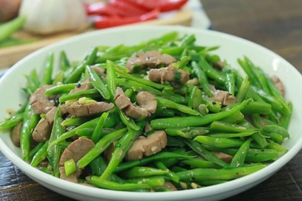 cach lam dau que xao thit 3