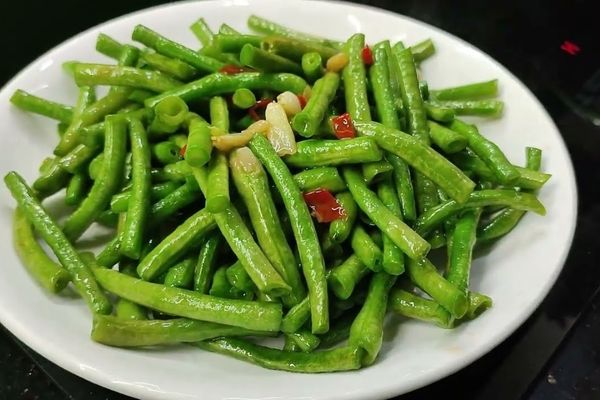 Cách làm đậu que xào tỏi thơm lừng cho bữa cơm ngon cach lam dau que xao toi 3