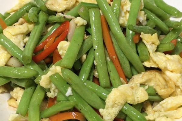 Cách làm đậu que xào trứng đơn giản ngon lạ miệng cach lam dau que xao trung 1