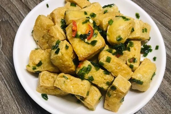 Cách làm đậu rim mắm hành đậm đà mặn ngọt ăn cùng cơm cach lam dau rim mam hanh 1