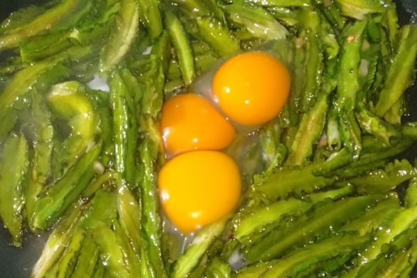 Cách làm đậu rồng xào trứng mềm thơm dinh dưỡng cao cach lam dau rong xao trung 2