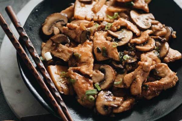cach lam ga xao nam huong 3