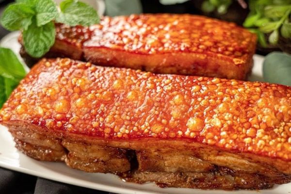 Cách làm heo quay bằng nồi chiên không dầu đơn giản cach lam heo quay bang noi chien khong dau 2