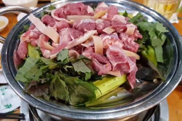 Cách làm heo rừng hấp gừng sả mềm ngon hấp dẫn cach lam heo rung hap 2