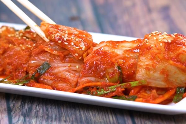 Cách làm kim chi cải thảo chuẩn Hàn chua cay hấp dẫn cach lam kim chi cai thao 1