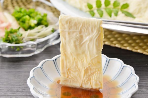 Cách làm váng đậu chiên giòn thơm ngon ăn kèm cực thích cach lam vang dau 1