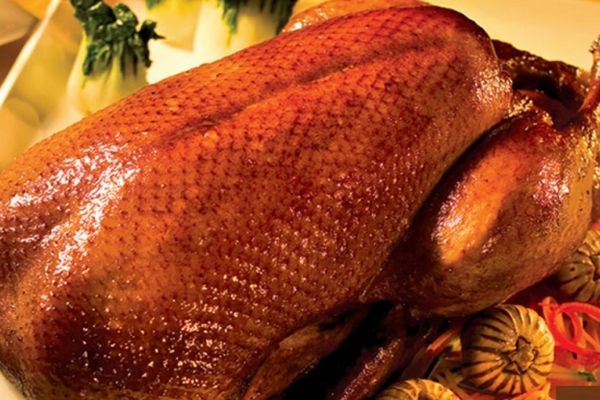 Cách làm vịt quay da giòn ướp thơm vàng óng đẹp mắt cach lam vit quay da gion 1