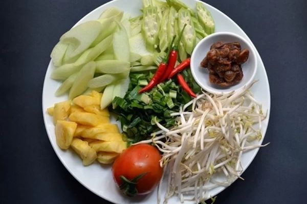 cach nau canh chua chay 1