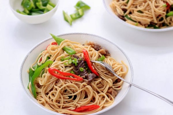 cach nau mi trung tuoi 3