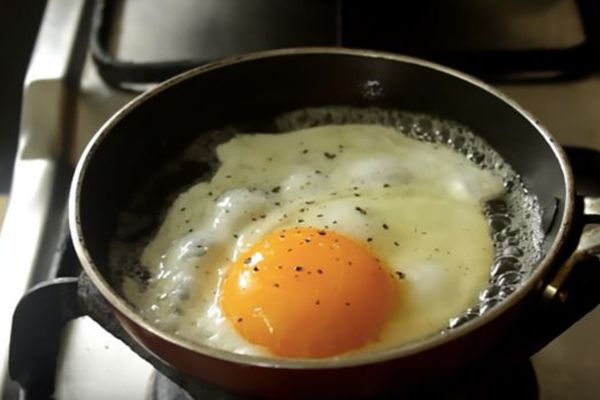 cach nau trung op la 2