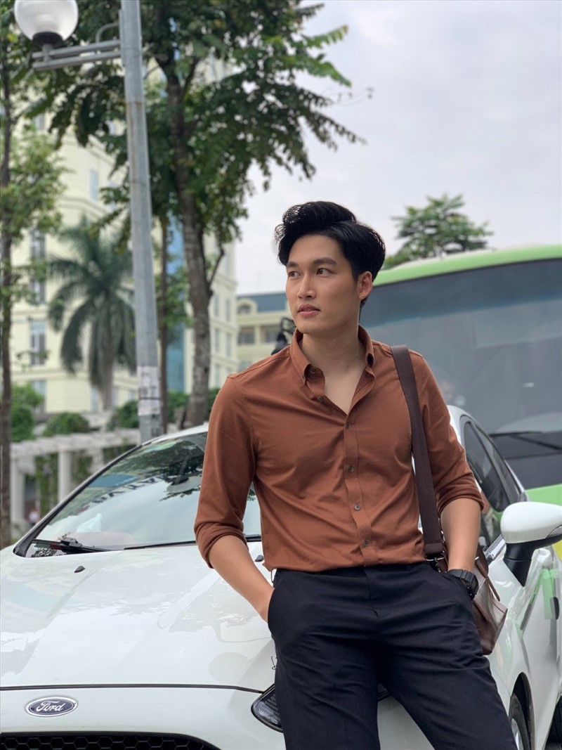 Thông tin diễn viên Đình Tú